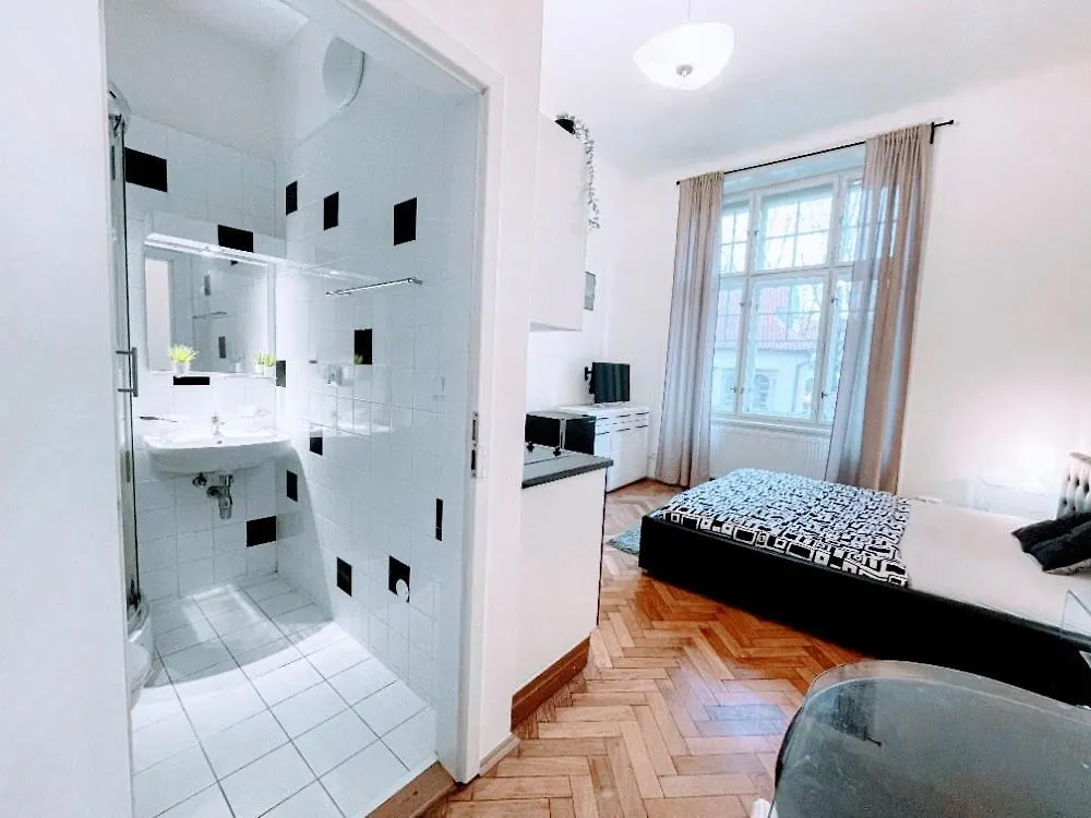 Black & White Flat For 2 / Peaceful / Jewish Quarter Apartment Prague