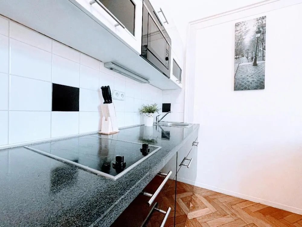 Black & White Flat For 2 / Peaceful / Jewish Quarter Apartment Prague